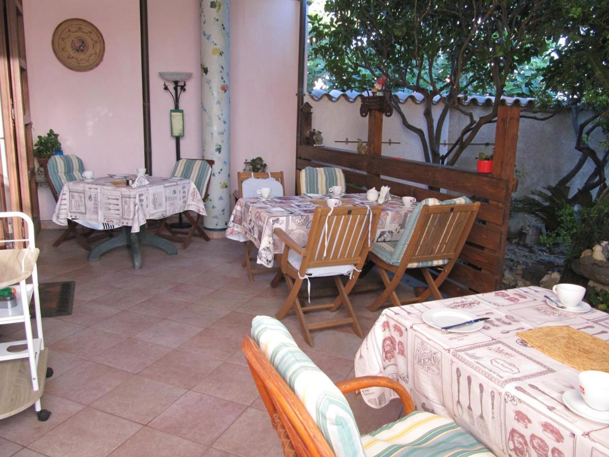 Il Portico Bed & Breakfast Uras Exterior foto