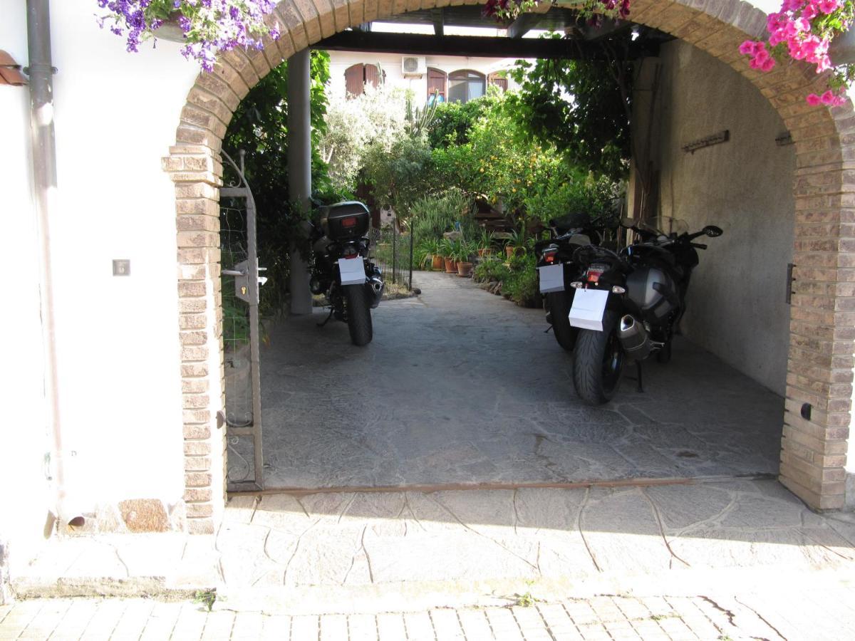 Il Portico Bed & Breakfast Uras Exterior foto
