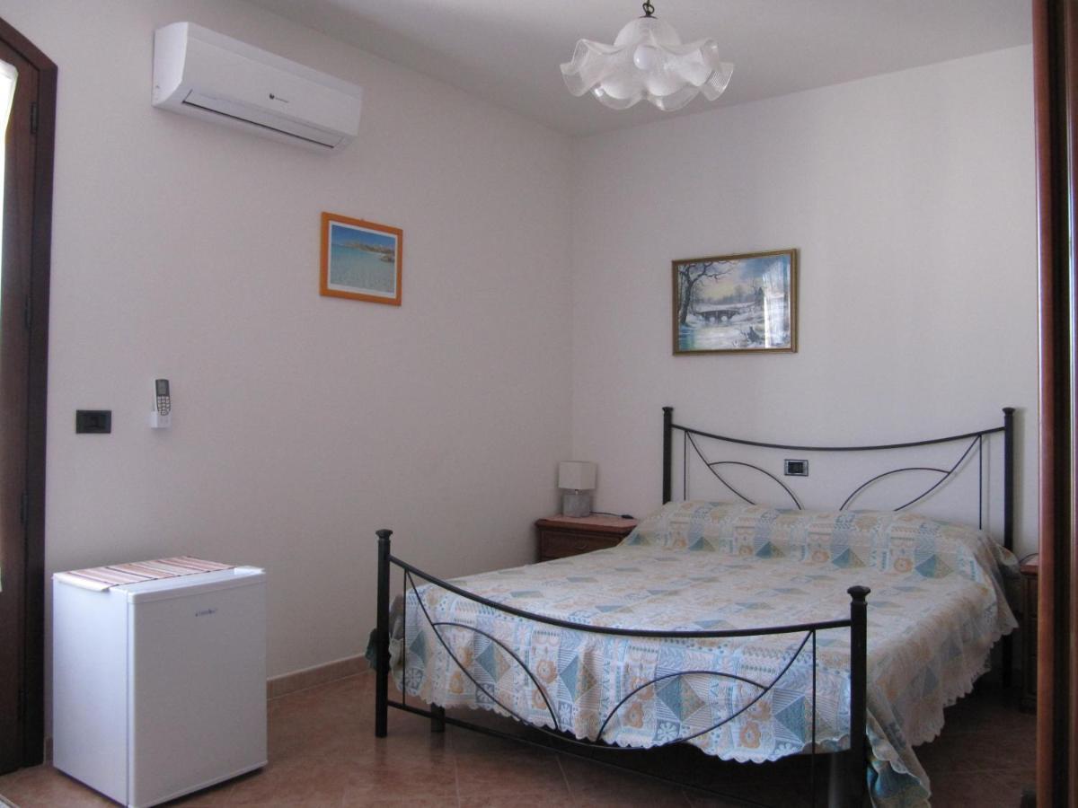 Il Portico Bed & Breakfast Uras Exterior foto