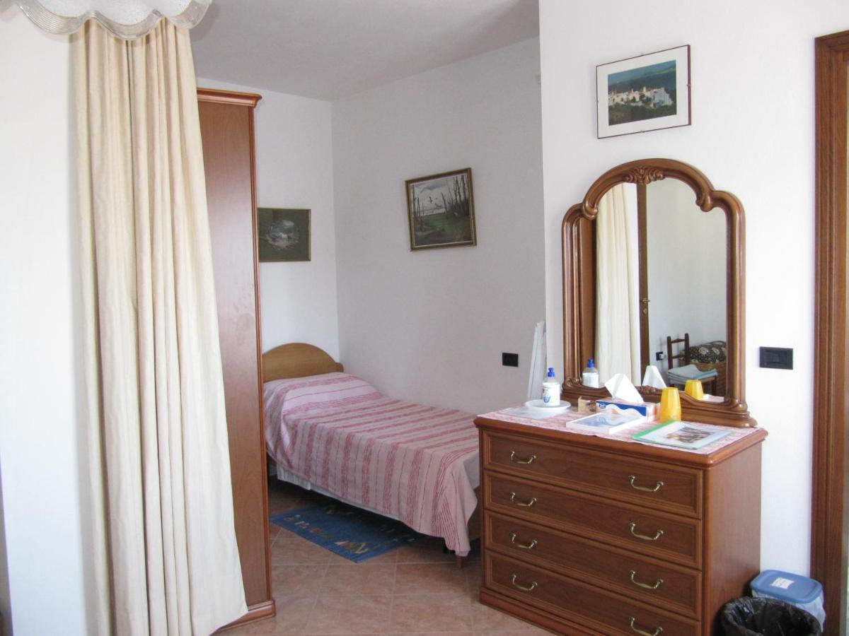Il Portico Bed & Breakfast Uras Exterior foto