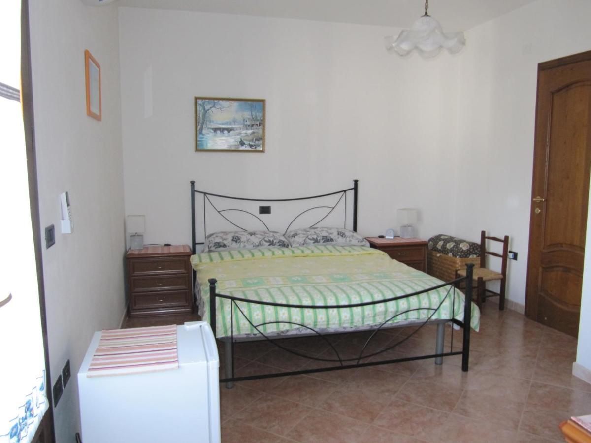 Il Portico Bed & Breakfast Uras Exterior foto