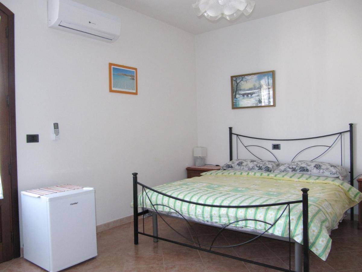 Il Portico Bed & Breakfast Uras Exterior foto