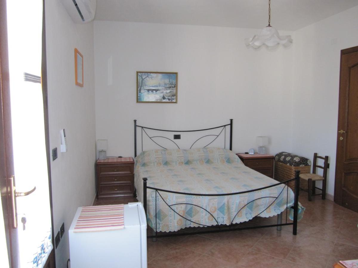 Il Portico Bed & Breakfast Uras Exterior foto