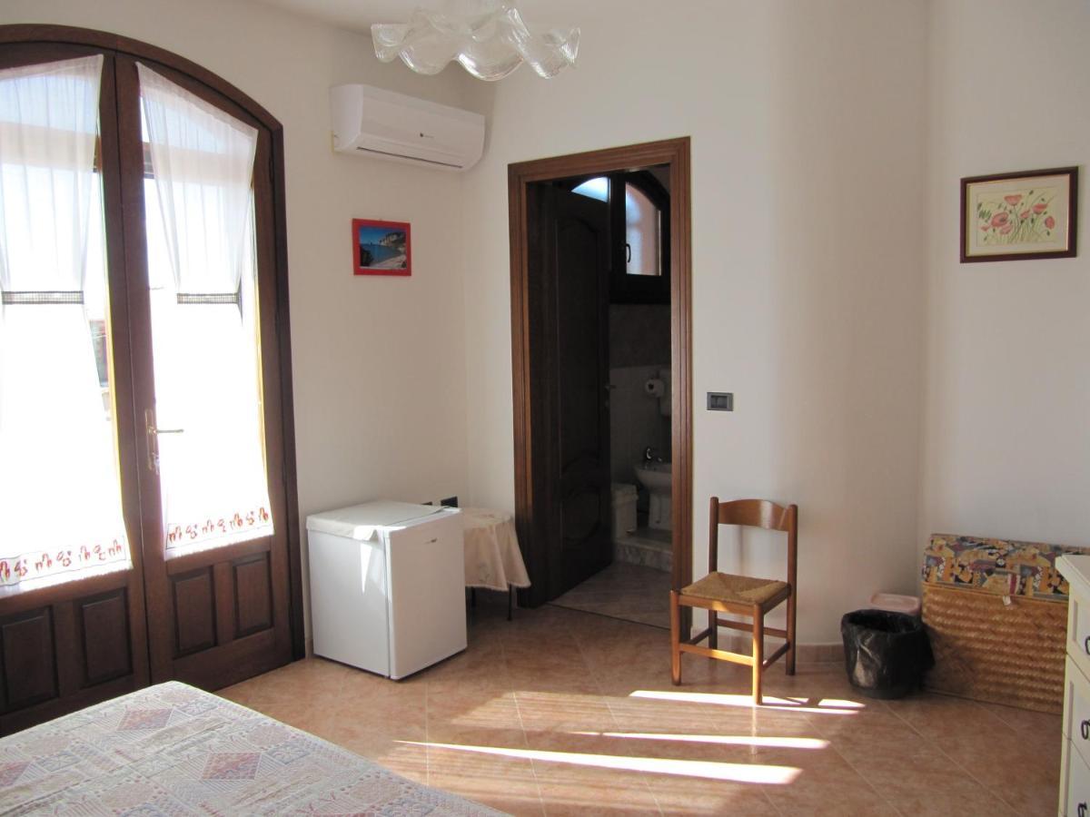 Il Portico Bed & Breakfast Uras Exterior foto