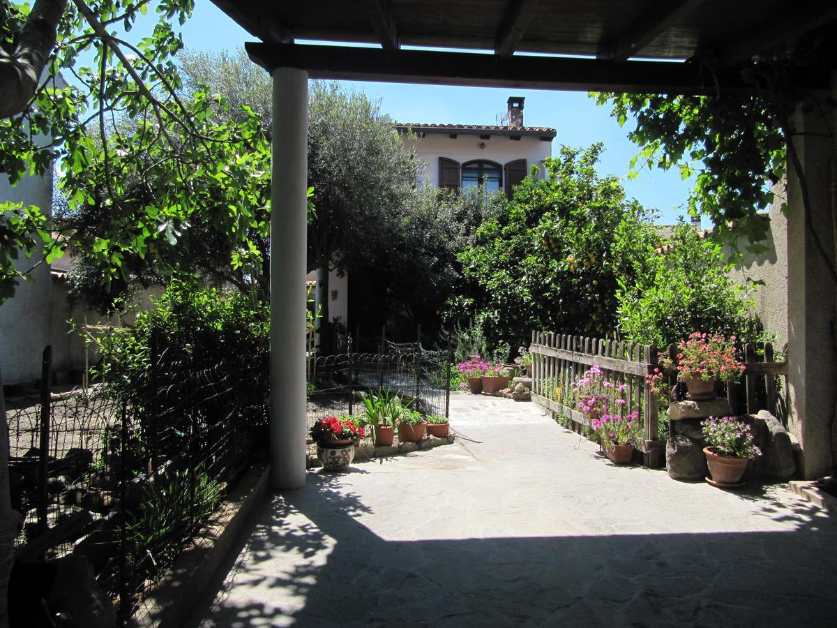 Il Portico Bed & Breakfast Uras Exterior foto