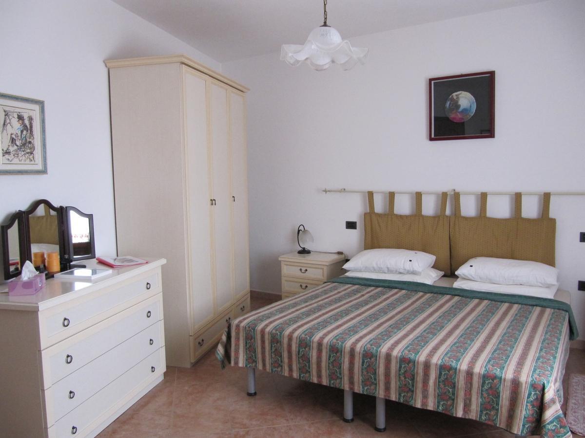 Il Portico Bed & Breakfast Uras Exterior foto